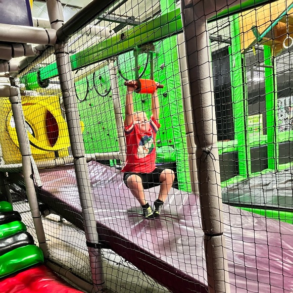 Meet your Posher Oliver - Picture 5 of 9